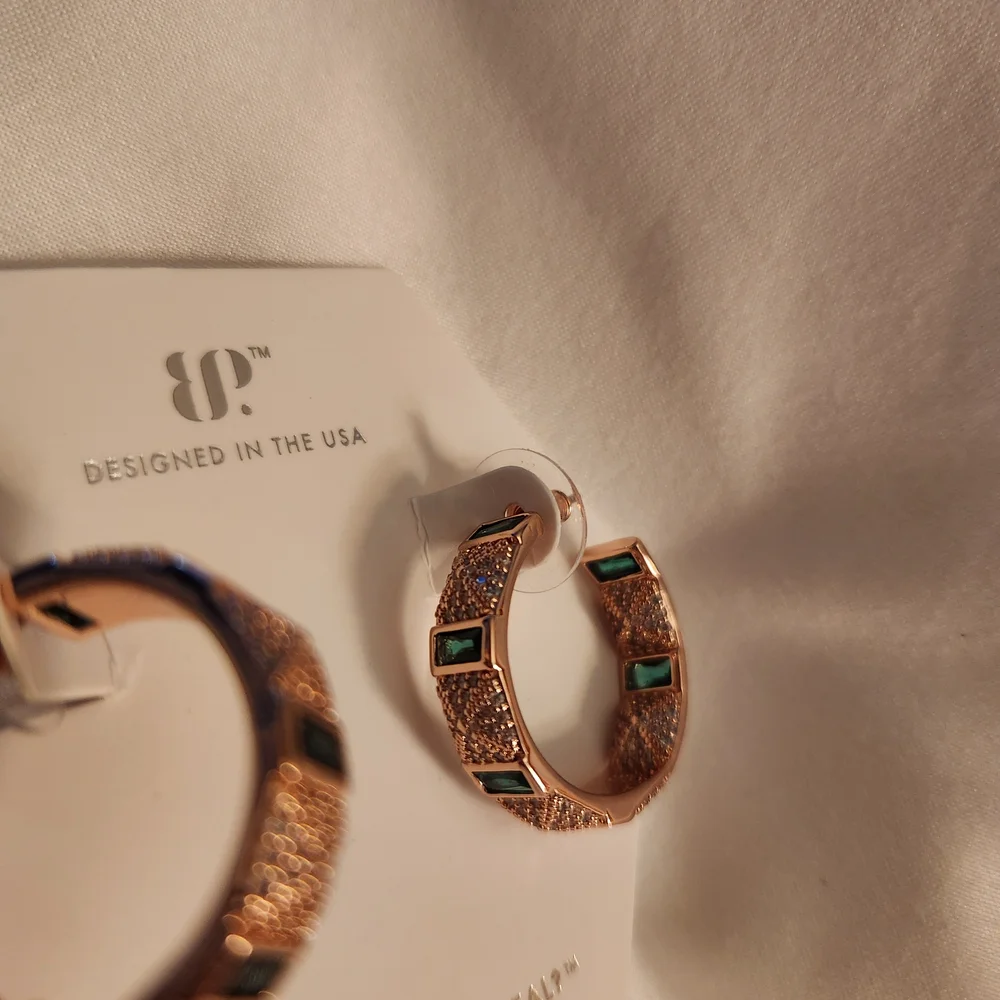 Bomb Party Elegant Rose Gold Hoop Earrings - Picture 5 of 6
